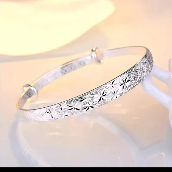 925 Sterling Silver Diamond Cut Bracelet - Picture 10 of 10